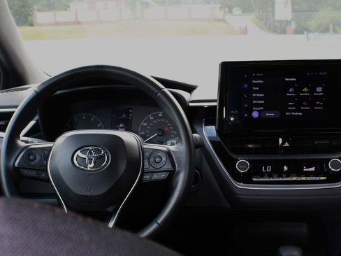 Used 2024 Toyota Corolla SE image 18