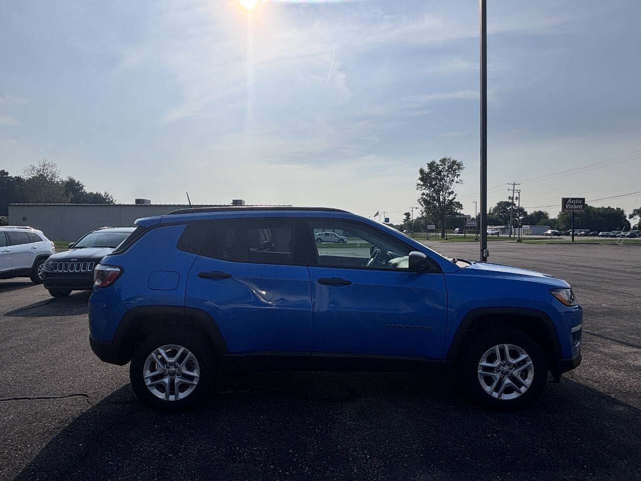 Used 2018 Jeep Compass Sport AWD/4WD image 2