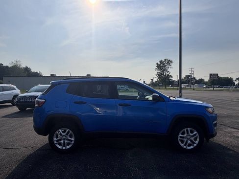 Used 2018 Jeep Compass Sport AWD/4WD image 2