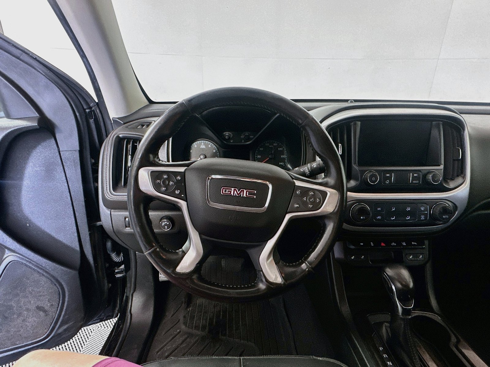 Used 2022 GMC Canyon Elevation w/ Elevation Premium Package AWD/4WD image 11