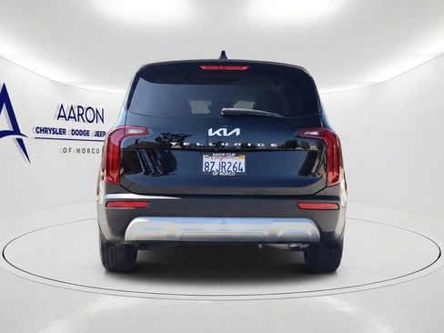 Used 2022 Kia Telluride LX FWD image 5