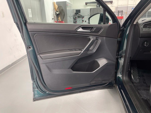 Used 2018 Volkswagen Tiguan SE w/ Panoramic Sunroof Package AWD/4WD image 29