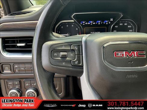 Used 2021 GMC Yukon SLT w/ SLT Premium Package AWD/4WD image 11