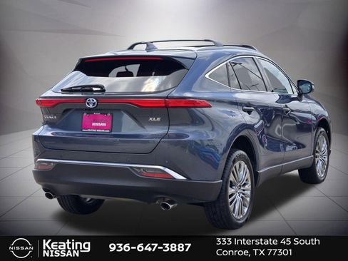 Used 2023 Toyota Venza XLE AWD/4WD image 3
