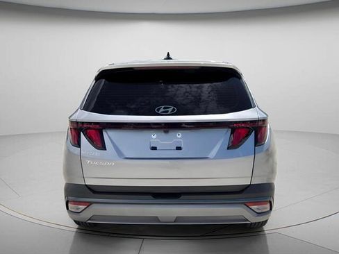 Used 2026 Hyundai Tucson SE FWD image 4