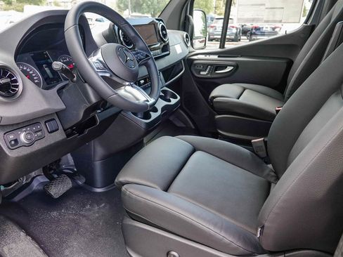 New 2025 Mercedes-Benz Sprinter 2500 image 17