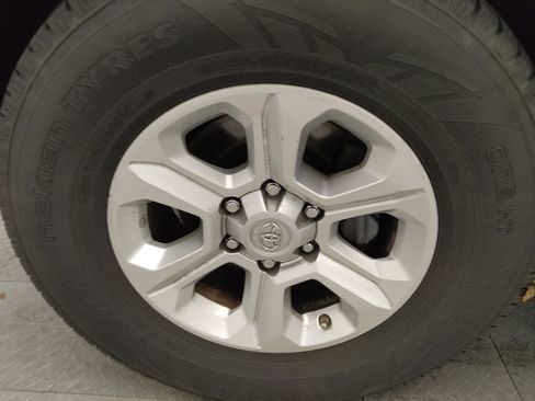 Used 2015 Toyota 4Runner SR5 Premium image 31