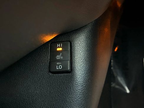 Used 2017 Toyota Prius Prime Premium image 34