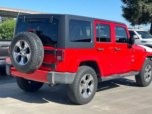 Used 2018 Jeep Wrangler Unlimited Sahara AWD/4WD image 3