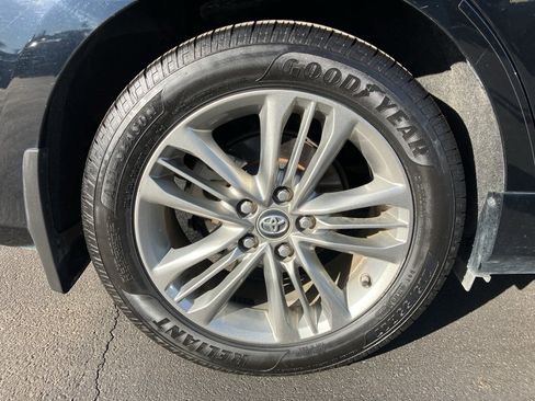 Used 2017 Toyota Camry SE image 30