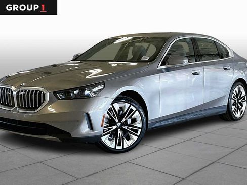 Used 2026 BMW 530i w/ Premium Package RWD image 1