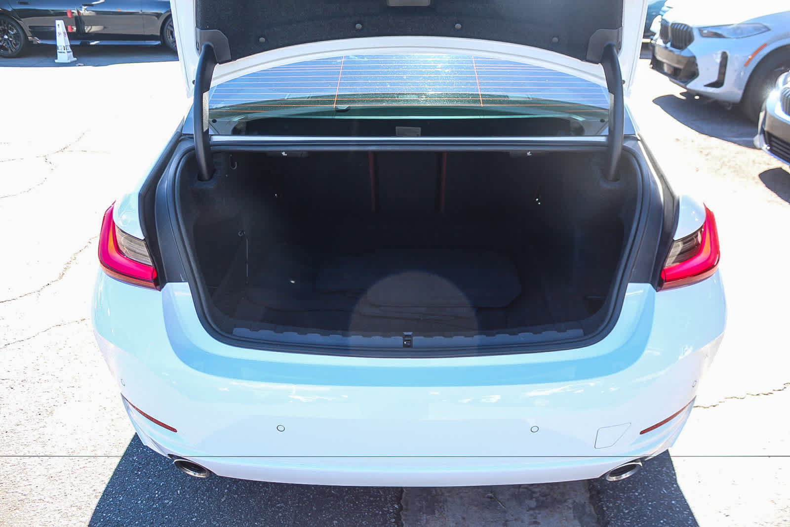 Used 2024 BMW 330i Sedan w/ Premium Package RWD image 33