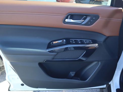 New 2026 Nissan Pathfinder Platinum w/ Cargo Package image 19