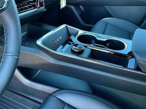 New 2026 Chevrolet Equinox LT w/ Convenience Package II image 12