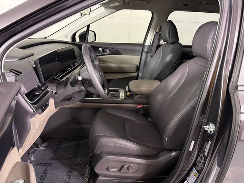 New 2026 Kia Carnival FWD image 16