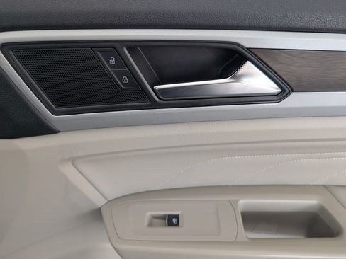 Used 2021 Volkswagen Atlas SE w/ Panoramic Sunroof Package FWD image 23