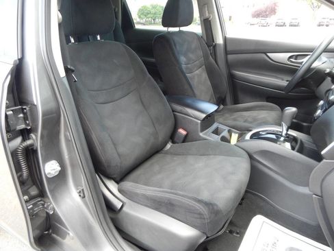 Used 2015 Nissan Rogue SV image 36