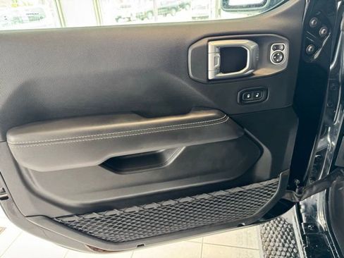 Used 2021 Jeep Wrangler Unlimited Sahara w/ Uconnect 4C Nav & Sound Group image 10