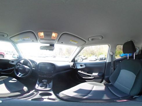 Used 2025 Kia Soul LX w/ LX Technology Package image 37