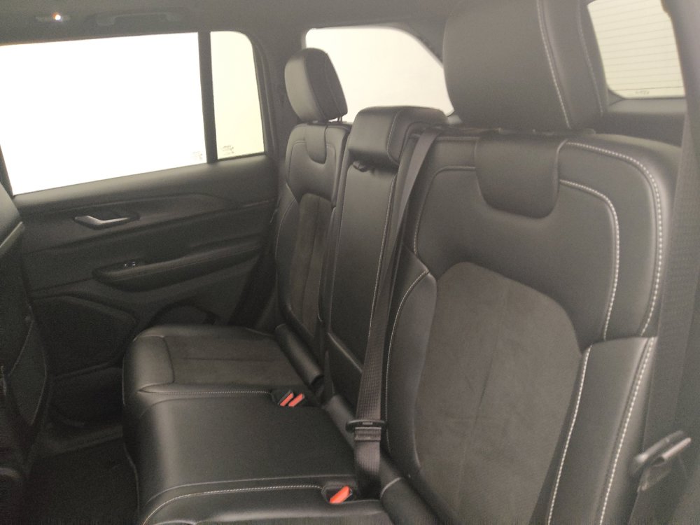 Used 2023 Jeep Grand Cherokee Altitude AWD/4WD image 18