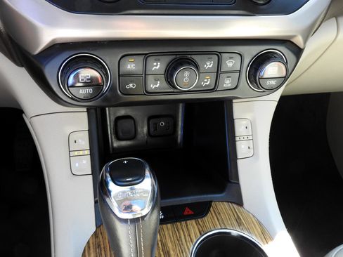 Used 2017 GMC Acadia Denali w/ Technology Package image 21