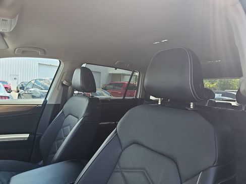 Used 2024 Volkswagen Atlas SE FWD image 17