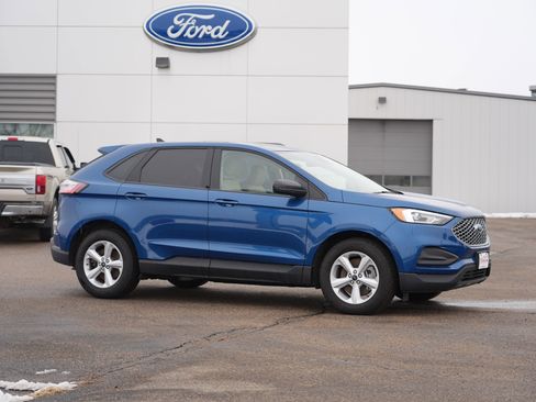 Used 2024 Ford Edge SE image 2