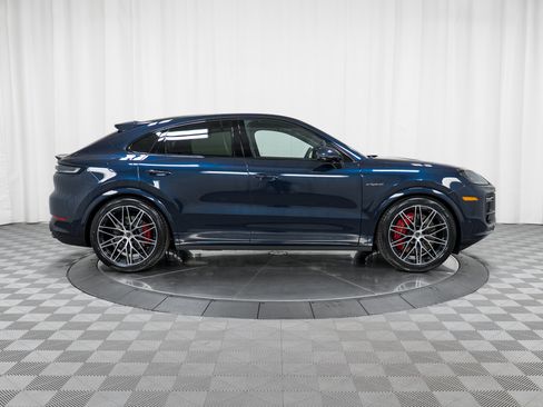 New 2026 Porsche Cayenne Turbo image 8