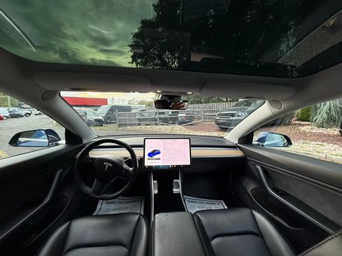 Used 2019 Tesla Model 3 Standard Range Plus image 18