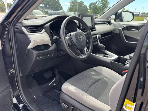 Used 2022 Toyota RAV4 XLE w/ XLE Grade Weather Package AWD/4WD image 11