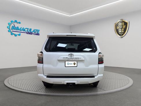 Used 2018 Toyota 4Runner SR5 AWD/4WD image 4
