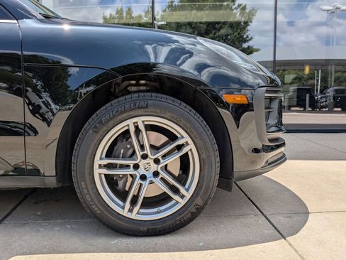 Used 2025 Porsche Macan image 11