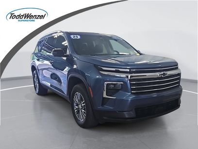 Used 2025 Chevrolet Traverse LT w/ Driver Confidence Package