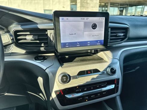 Used 2023 Ford Explorer XLT image 17