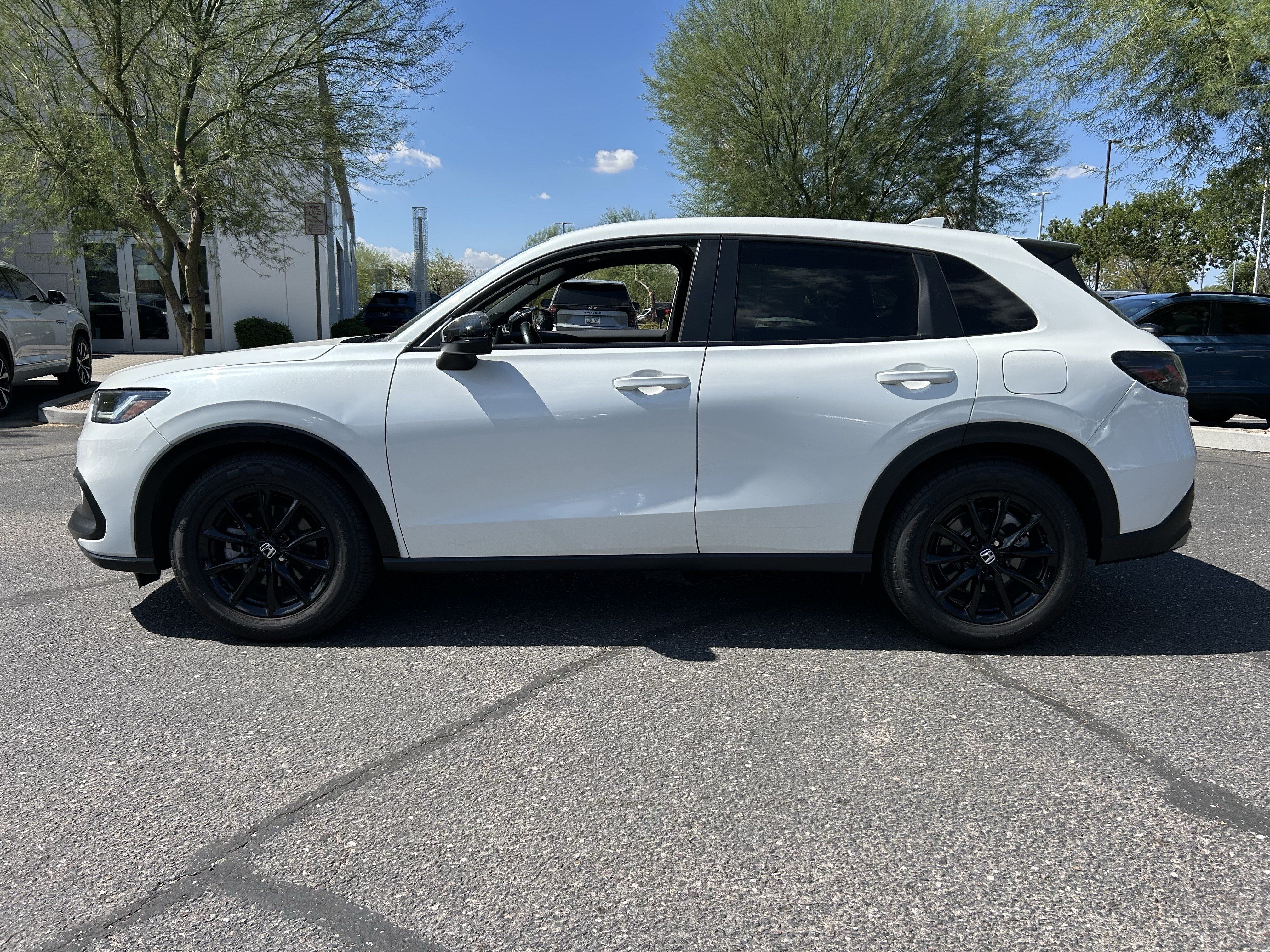 Used 2024 Honda HR-V Sport image 2