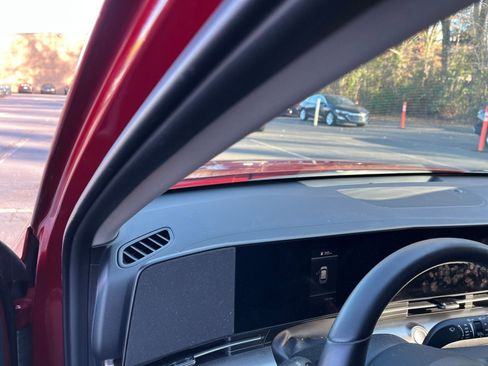 Used 2025 Hyundai Kona SEL image 34