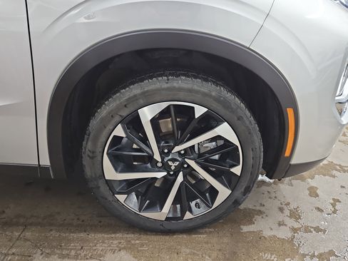 Used 2022 Mitsubishi Outlander SE image 20