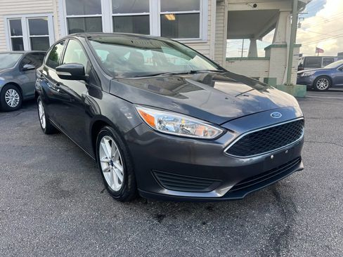 Used 2017 Ford Focus SE image 5