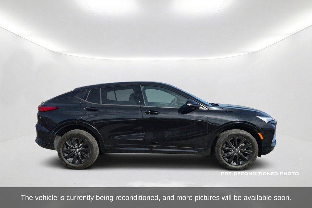 Used 2024 Buick Envista Sport Touring w/ Convenience I Package FWD image 4