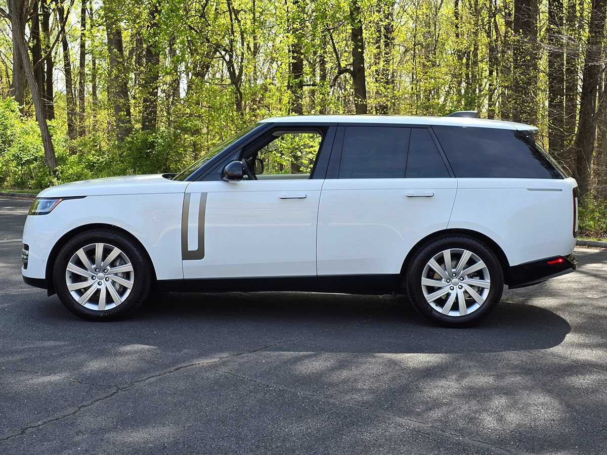 Used 2023 Land Rover Range Rover SE AWD/4WD image 3