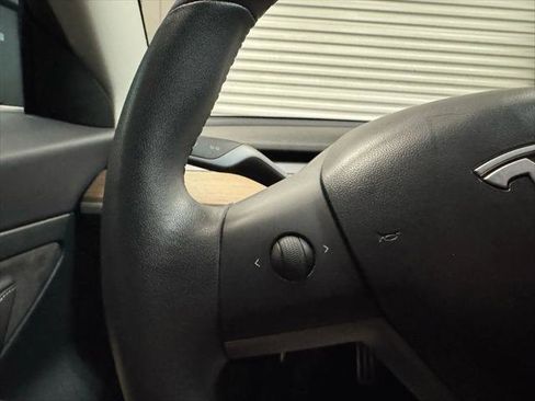 Used 2020 Tesla Model 3 Standard Range image 17