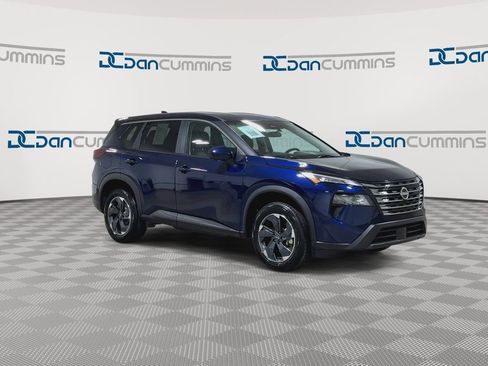 Used 2024 Nissan Rogue SV AWD/4WD image 2