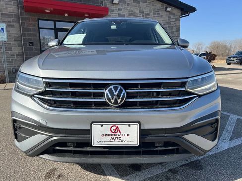 Used 2023 Volkswagen Tiguan SE image 2