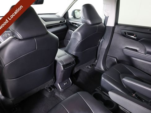 Used 2022 Toyota Highlander XLE AWD/4WD image 53