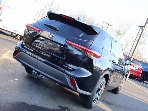 Used 2020 Toyota Highlander XLE image 7