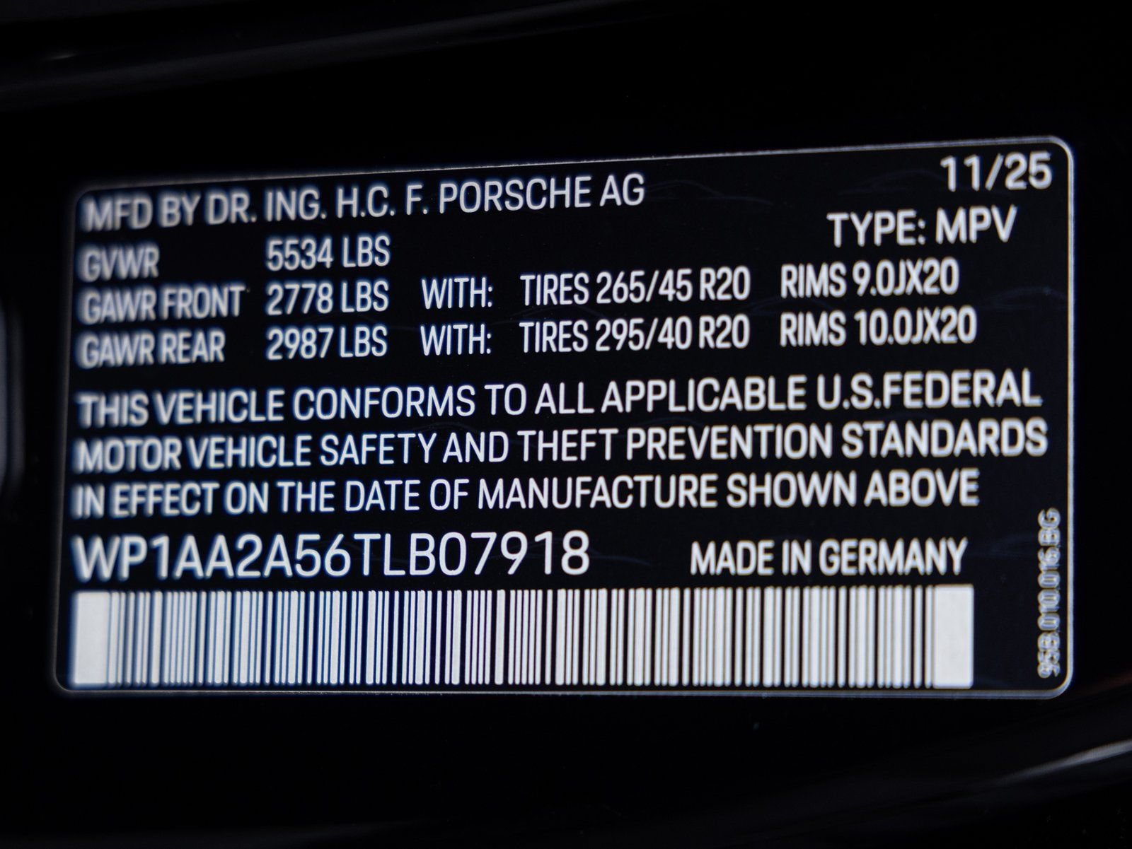 Certified 2026 Porsche Macan AWD/4WD image 38