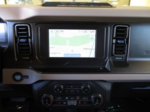 Certified 2022 Ford Bronco Wildtrak AWD/4WD image 18