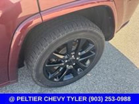 Used 2019 Jeep Grand Cherokee Altitude RWD image 5