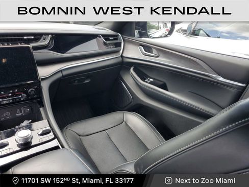 Used 2023 Jeep Grand Cherokee Overland image 12