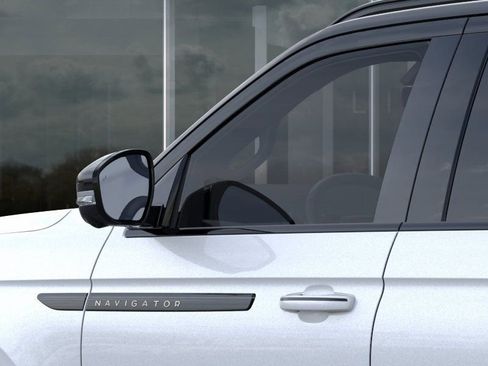 New 2026 Lincoln Navigator Black Label w/ Black Label Special Edition AWD/4WD image 21